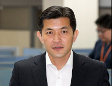 홍정욱 “정쟁만 하면 소는 누가 키우나 걱정”… 정계복귀 고심?