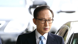 'MB 자택 무단 침입' 60대 여성 현행범 체포