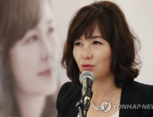 공지영 “총공세는 막바지란 이야기… 조국 장관님 힘내세요”
