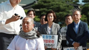 한국당 초선의원도 삭발…송석준‧최교일‧장석춘‧이만희‧김석기 등 투쟁동참