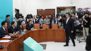 “윤리위장 불신임에도 하태경 징계” vs “재판관 직접 고를수는 없어”