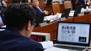 한국당 “국감서 야구기사 검색한 이춘석 의원, 세비반납하라”