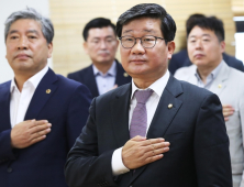 전해철 “법무부 장관직, 대안 없으면 마다할 수 없다”