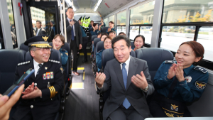 경찰 기동대 격려하는 이낙연 총리