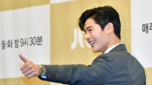 김동준 '여심저격 엄지척'