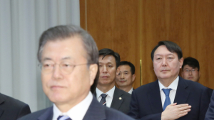 국기에 경례하는 문 대통령과 윤석열