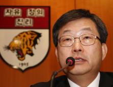 고려대 총장 “조국 딸 입학 의혹 논란, 원칙에 따라 대처”