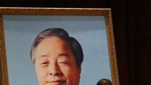 묵념하는 문희상 국회의장