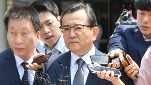경찰, '별장 성접대' 김학의·윤중천 재고소 사건 수사