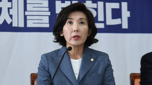 한국당, 나경원 원내대표 임기 연장 않기로