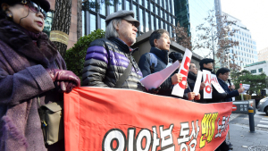 '평화의 소녀상 철거하라'