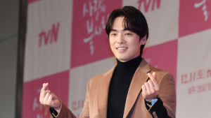 김정현 '하트 발사'