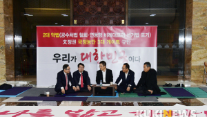 의원들과 대화 나누는 황교안 대표