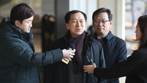 질문에 답하는 김기현 전 울산시장