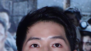 블러썸 떠나는 송중기, 카카오M과 계약? “이적설 사실무근”