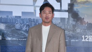 하정우 '듬직한 조대위'