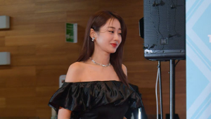 경리 '시선 사로잡는 미니 원피스'
