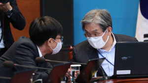 “팔라고 해도 팔지 않는 강심장” 靑 다주택 참모진에 “이달 중 다 팔아라” 재권고