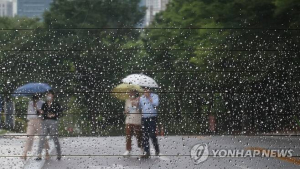 호우주의보 전국으로 확대…제주도는 무더위