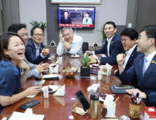 황운하, 폭우속보 켜놓고 파안대소? “악마의 편집”