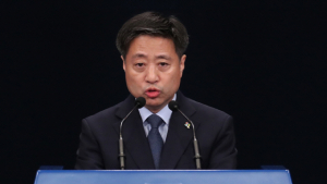 윤도한 靑 국민소통수석 “권경애 알지도 못해…허위보도 사과하길 바란다”