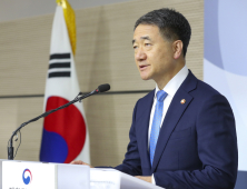 박능후 “부양가족 있어도 생계급여 준다… 부양의무자 기준 폐지”