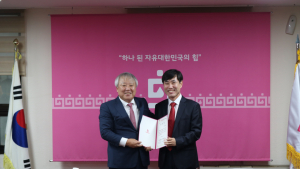 미래통합당 부산시당, 이균태 시당고문 모범당원 표창 수여