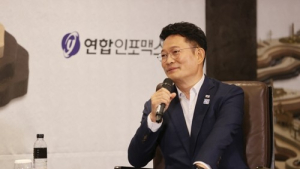 송영길 “남자끼리 엉덩이 한번 친 것…뉴질랜드 오버” 논란