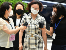 조민,국립의료원 인턴 면접...<br>병원의사들
