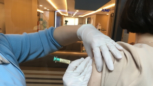 코로나19 취약한 고위험군, 폐렴구균 접종으로 2차 감염 예방