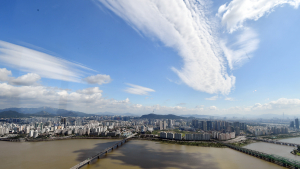 [오늘날씨] 전국 맑고 강한 바람...오전 미세먼지 '나쁨'