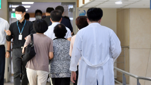 어려운 환자 치료비, 병원이 내줄거면 다 내라?...재난의료비 왜 이러나