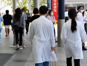 정부, 미복귀 전공의 처분 고심…곧 운명의 날