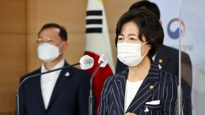 추 법무장관, 헌정사상 첫 검찰총장 직무집행 정지 명령