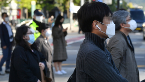 노래방 체육관 닫고 KTX는 절반만 태운다 