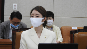 장애친화 산부인과, 침대형 휠체어 없고 수화통역사 상주 안해