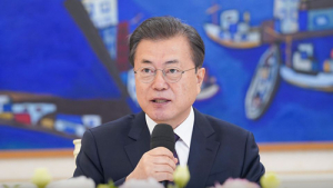 문재인 대통령 “이건희 회장, 한국재계의 상징…깊은 애도”