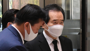 정 총리 “코로나19 상황 속 의사배출 지연 선택 어려워”