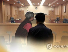 아들 살해 혐의 70대 노모 무죄…재판부 “제3자 개입 가능성”