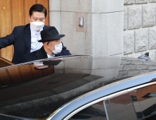자택에서 나오는 전두환