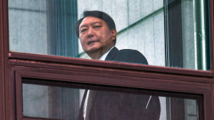 [속보] 법원, 윤석열 직무배제 효력 정지…총장 직무 복귀