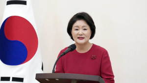 靑 “김정숙, 우윤근 부인 만남 자체 없어… ‘비서실장 설득’ 보도 사실무근”