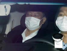 ‘정직 2개월’에도 정시 출근한 윤석열…첫 지시는?