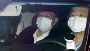 ‘정직 2개월’에도 정시 출근한 윤석열…첫 지시는?