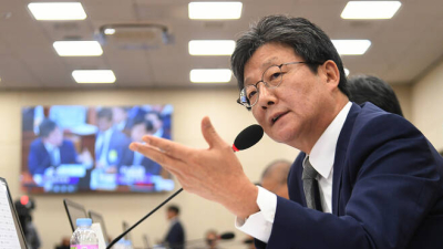 유승민 “백신 확보 실패한 文, 경제성장 논할 자격 없어”