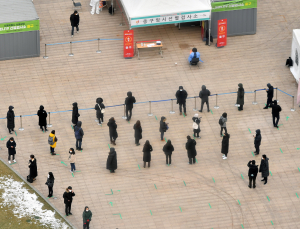 19일 오후 6시까지 확진자 686명...전날보다 많아 