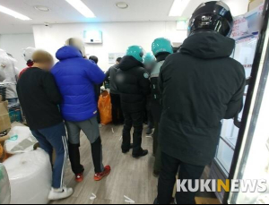 배달기사 등 플랫폼 종사자 보호법 만든다…노동계는 반발 