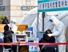 분주한 선별진료소 의료진