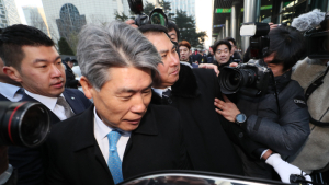 출근 저지당한 윤종원 IBK기업은행장