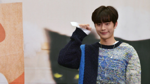 유선호 '야옹'